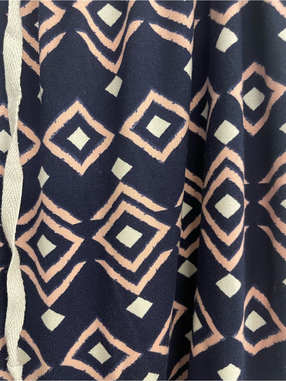 Geometric-Print Wide-Leg Pajama Pants in Navy and Light Pink - Picture 2 of 3